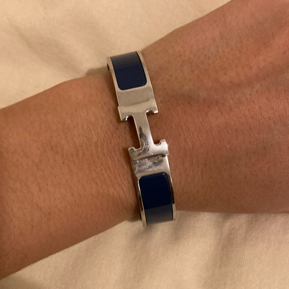 Cute Clic H Bracelet Bangle in Navy